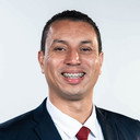 Leonardo Raimundo als Pastor Léo