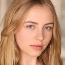 Emma Broz als Quinn