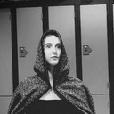 Linnea Noll als The Weird Helper