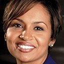 Allison Seymour als Newscaster