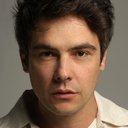 Sérgio Guizé als Dudu