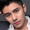 Riza Syah als Reza