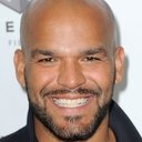 Amaury Nolasco als Detective Cosmo Santos