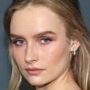 Olivia DeJonge als Rebecca Jamison