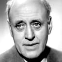 Alastair Sim als Millicent Fritton / Clarence Fritton