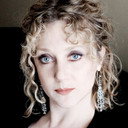 Carol Kane als Mrs. Benson