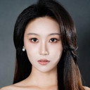 辛悦 als Qing Kong (voice)