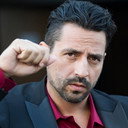 Vladimir Mihaylov als Couple Singing on Stage