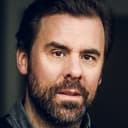 Bruno Marcil als Bowling Champion