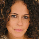 Lana Young als Gloria