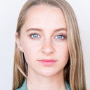 Paige Henderson als Alice