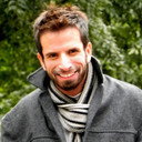 Jorge Maddox als León