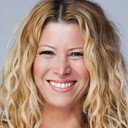 Ebru Karanfilci als Reyhan
