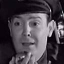 Paul Marco als Officer Kelton