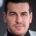 Mario Casas als Tony