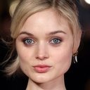 Bella Heathcote als Victoria Winters / Josette DuPres