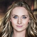 Amber Marshall als Emma