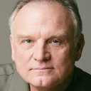 Bill Smitrovich als Bruce