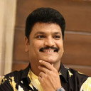 Siva Reddy als SI Siva Reddy/Kaki Janaki 'Kaja'