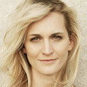 Joanne Tucker als Reader (voice)