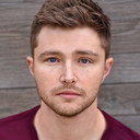Sterling Knight als Charlie