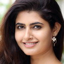 Ashima Narwal als Dharani/Aradhana