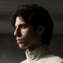 Pedro Flynn als John