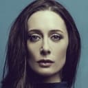 Emma Fryer als Janine