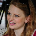 Lucy Chalkley als Dinosaur Bride