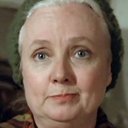 Beverly Rowland als Elderly Woman