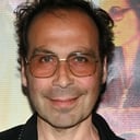 Taylor Negron als Professor Milchik