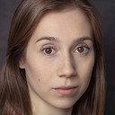 Emily Langham als Young Carlotta