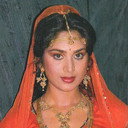 Meenakshi Sheshadri als Sarah ( Vinod's wife)