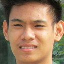 Jiro Telan als Surf Instructor