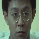 Ng Man-Hung als Intro [guest star]