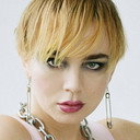 Macy Rodman als Blonde Model