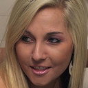 Maren Lewis als Kat