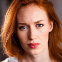 Kira Guloien als Anna