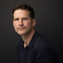 Michael Karl Richards als Zoe's Adopted Dad