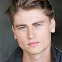 Justin Matthews als Liam