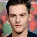 Travis Tope als Evan Klein