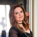 Chiara Isotton als La Gran Sacerdotessa
