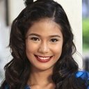 Devon Seron als Abby