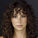 Alex Mitchell als Cassie
