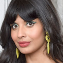 Jameela Jamil als Cleopatra