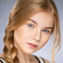 Laney Stiebing als Sara