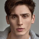 Matthew Finlan als Ezra