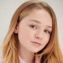 Alix West Lefler als Little Girl/Casey