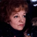 Hermione Baddeley als Jeannie MacPherson