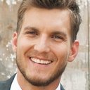 Scott Michael Foster als Tom